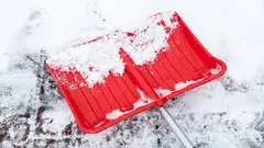  Lubricate your shovel with this inexpensive product. Removing snow will be much easier and faster.