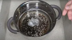 How to quickly clean pots and pans of grease in cold water: time-tested methods